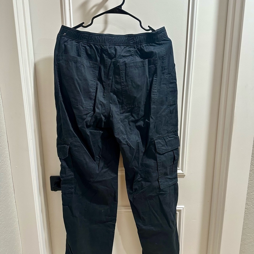 Abercrombie & Fitch Women’s Black Cargo Pants - Utility Pocket Design - Picture 2 of 3